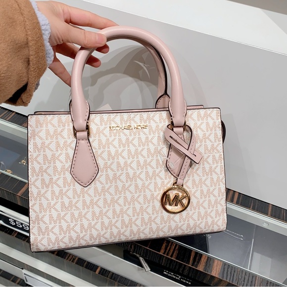 Michael Kors Sheila Small satchel crossbody - Picture 3 of 10